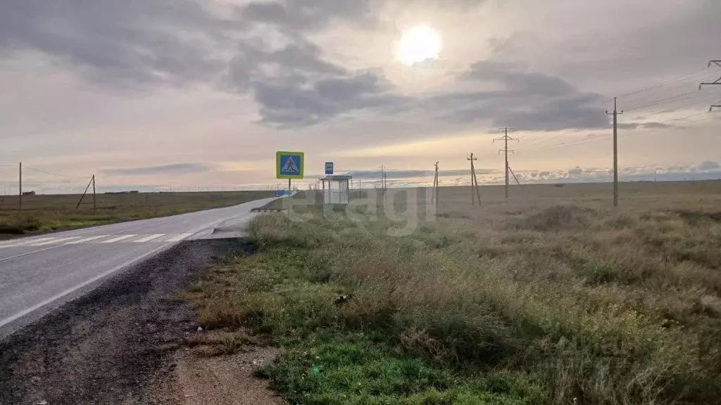 Участок в Крым, Сакский район, Штормовское с/пос, с. Крыловка ул. Мира ... - Фото 0