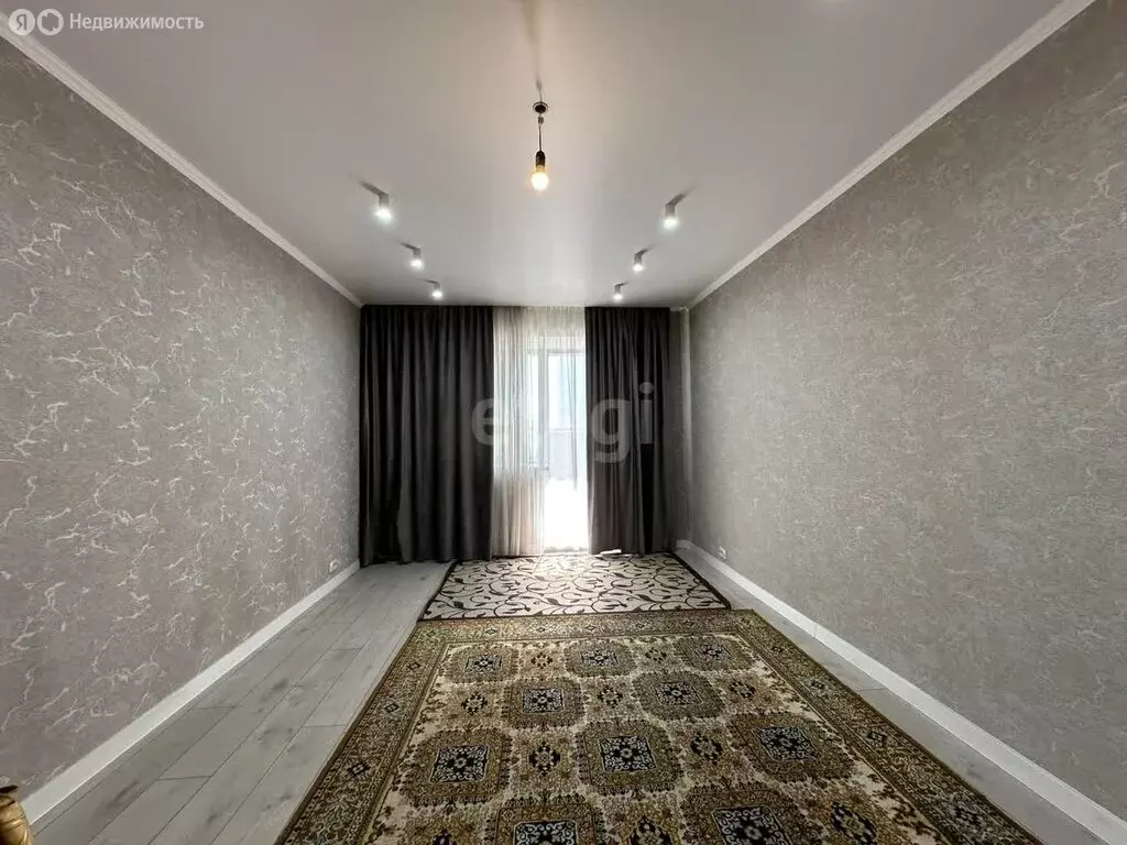 3-комнатная квартира: Абакан, улица Стофато, 4 (68.2 м) - Фото 1