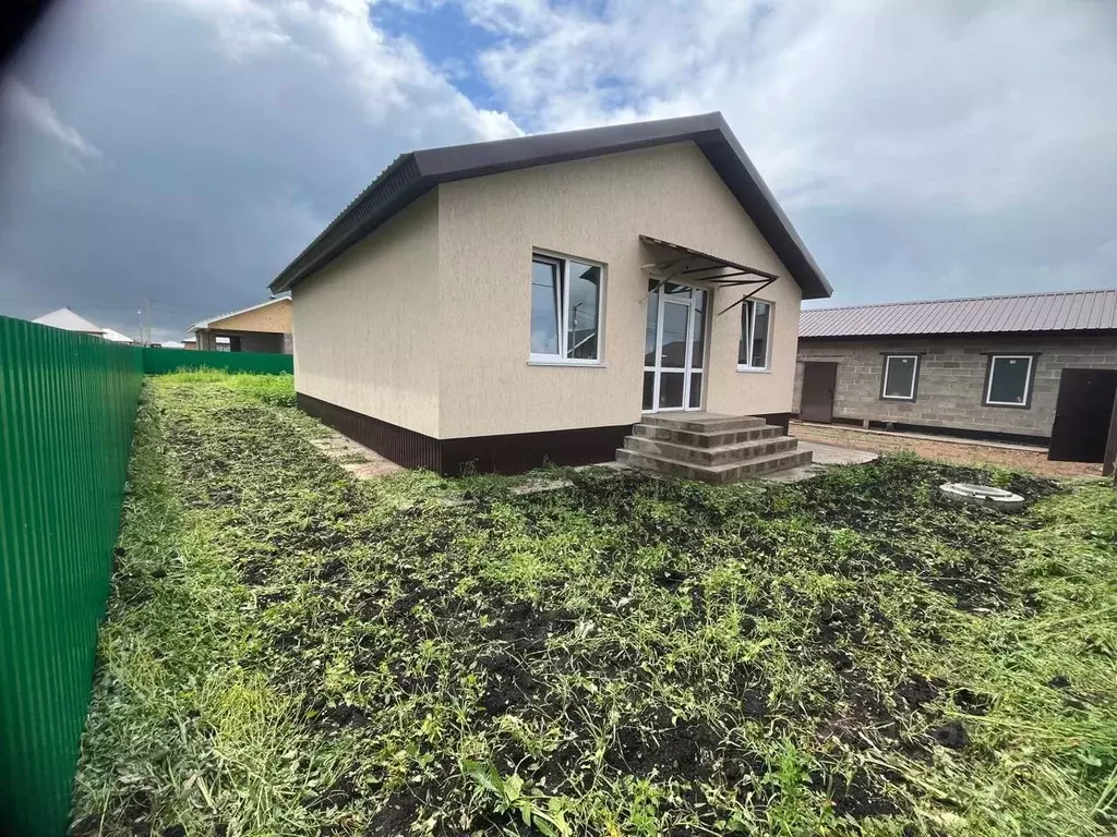 Дом в Башкортостан, Стерлитамакский район, Казадаевский сельсовет, с. ... - Фото 1