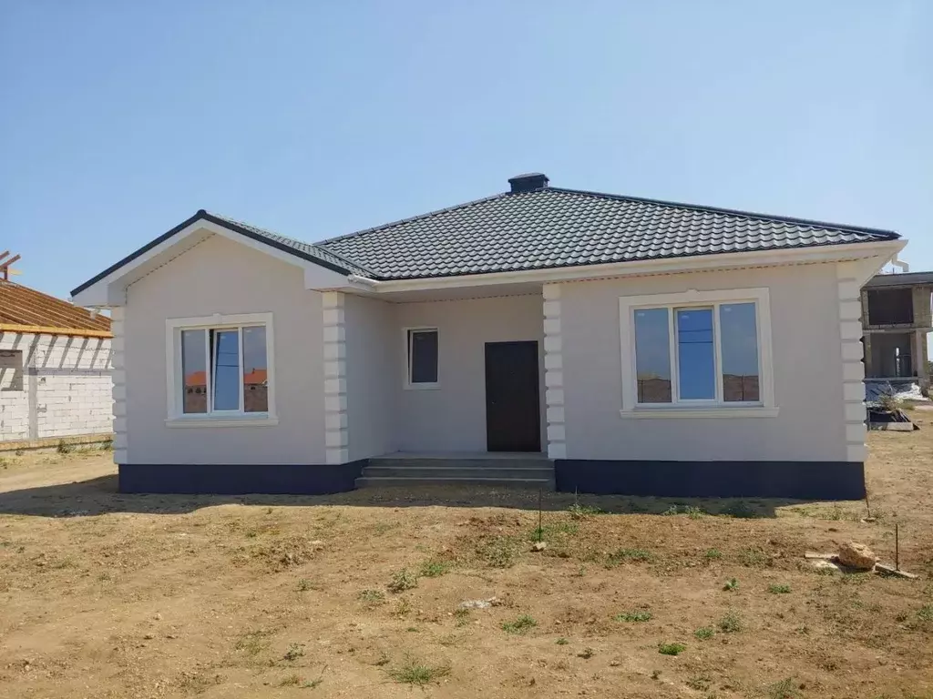 Дом в Крым, Сакский район, с. Уютное пер. Маковый, 32 (133 м) - Фото 1