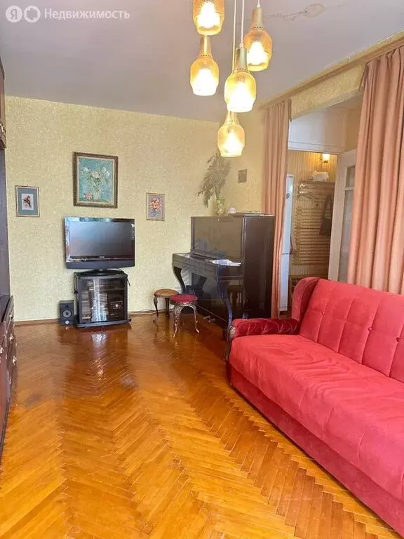 3-комнатная квартира: Чебоксары, улица Гузовского, 8 (58 м) - Фото 1