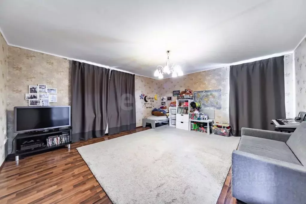 Дом в Санкт-Петербург пос. Белоостров, ул. Лобачика, 6 (200 м) - Фото 1