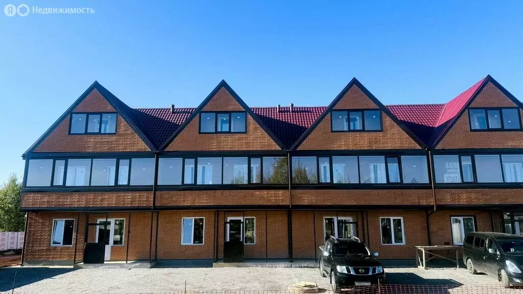 Дом в Кириши, улица Нефтехимиков, 102/9 (300 м) - Фото 1