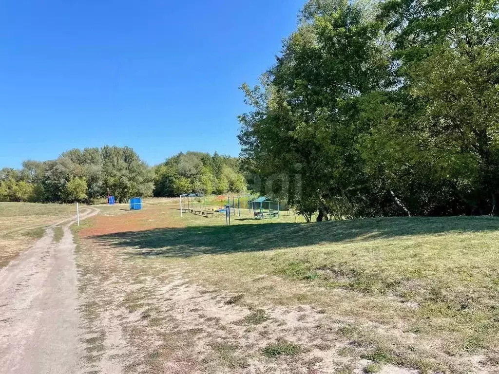 Участок в Белгородская область, Новооскольский муниципальный округ, с. ... - Фото 1