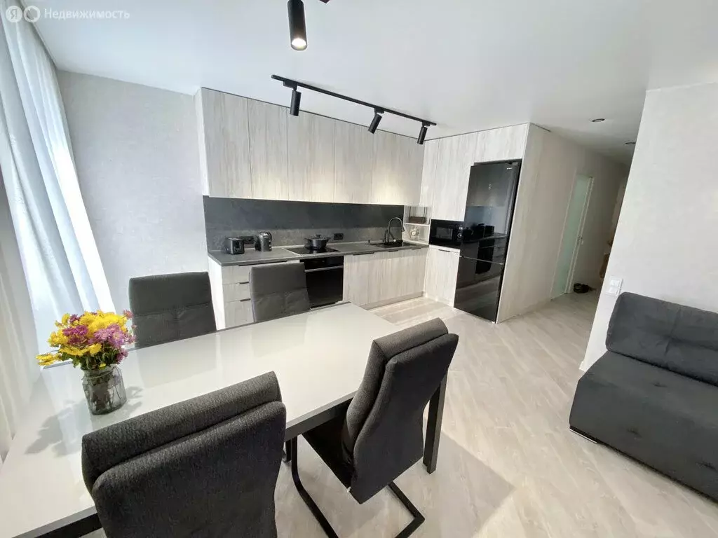 3-комнатная квартира: Киров, улица Маклина, 60А (67 м) - Фото 1