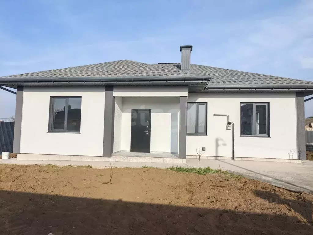 Дом в Крым, Сакский район, Ореховское с/пос, с. Михайловка ул. ... - Фото 1