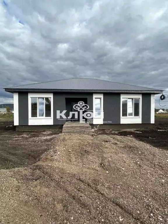 Дом в Башкортостан, Стерлитамакский район, Красноярский сельсовет, с. ... - Фото 1