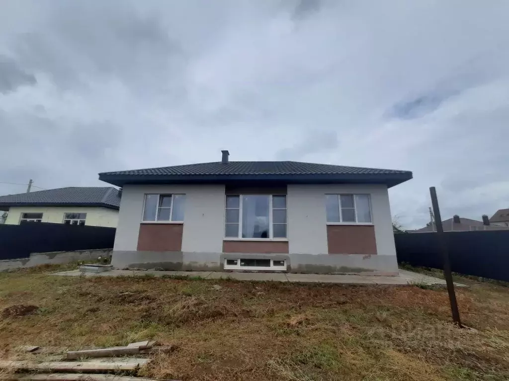 Дом в Саратовская область, Энгельсский район, Красноярское ... - Фото 1