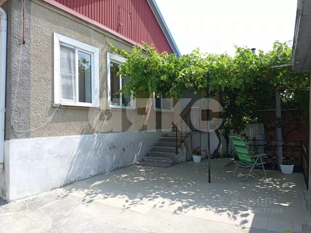 Дом в Краснодарский край, Темрюк ул. Маяковского (50 м) - Фото 0