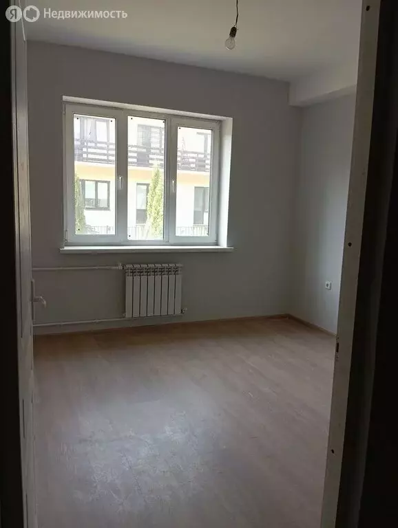 3-комнатная квартира: посёлок городского типа Зеленоградский, ... - Фото 1