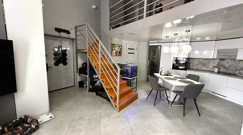 2-комнатная квартира: Красноярск, Светлогорская улица, 11А (75 м) - Фото 0