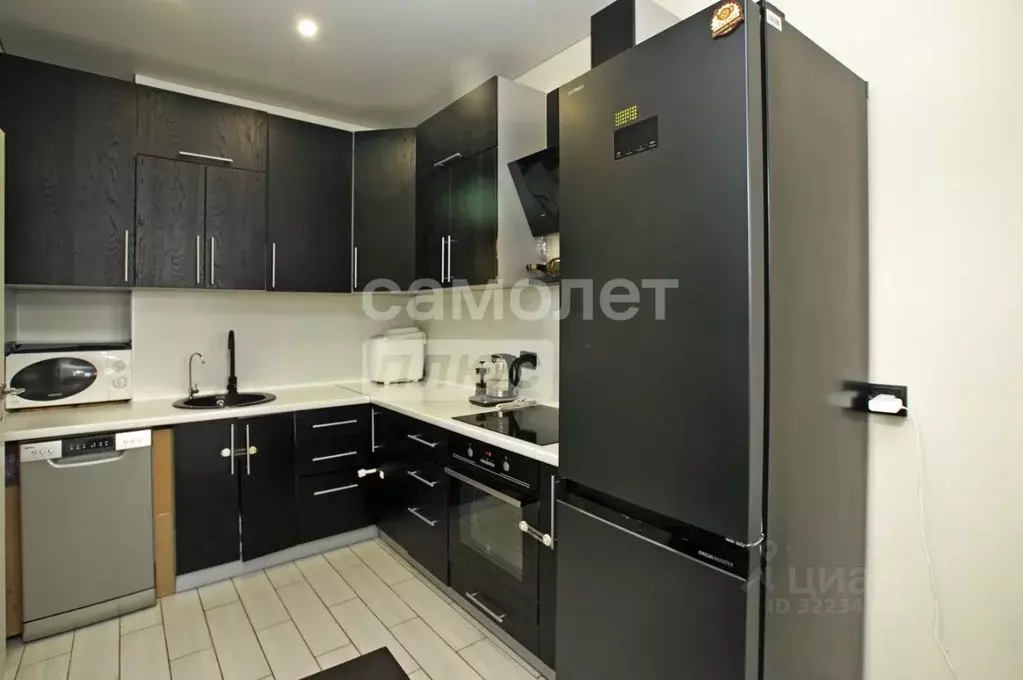 2-к кв. Омская область, Омск ул. 3-я Енисейская, 28 (39.9 м) - Фото 0