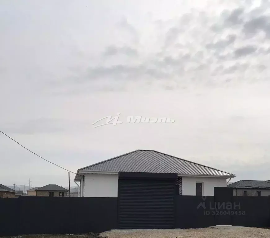 Дом в Крым, Симферопольский район, Добровское с/пос, с. Пионерское ул. ... - Фото 1