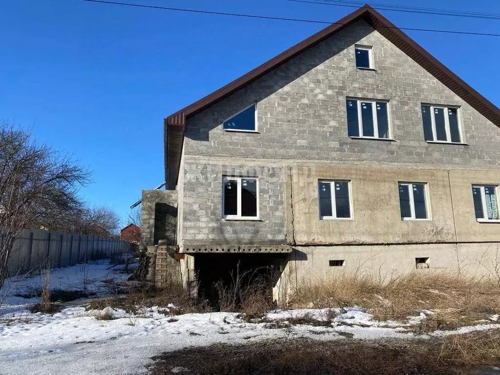 Дом в Белгородская область, Белгород пер. 1-й Лопанский, 5 (250 м) - Фото 0