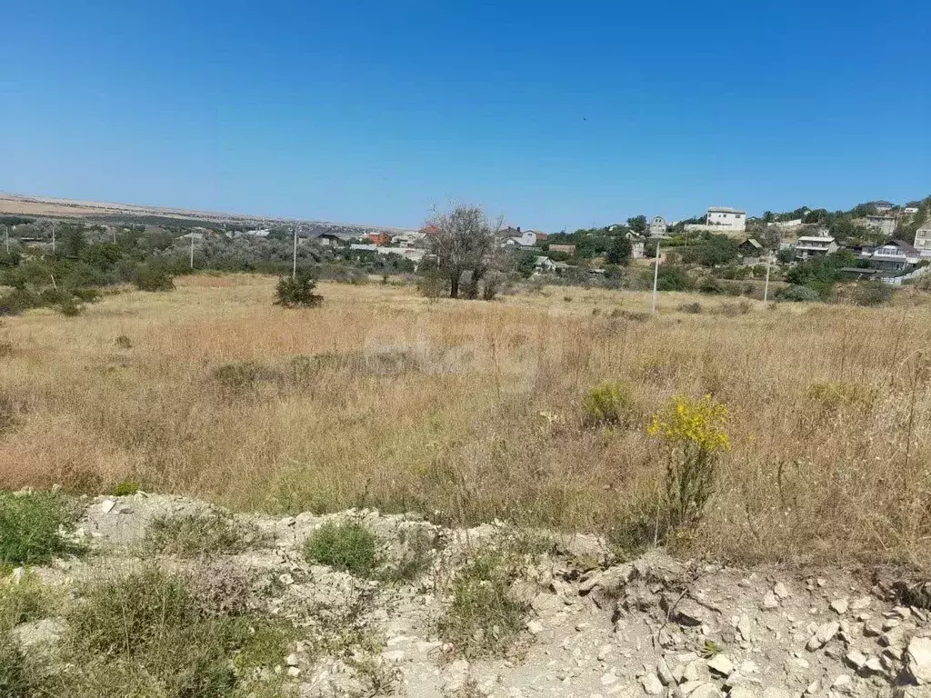 Участок в Крым, Кировский район, Журавское с/пос, с. Тутовка ул. ... - Фото 1