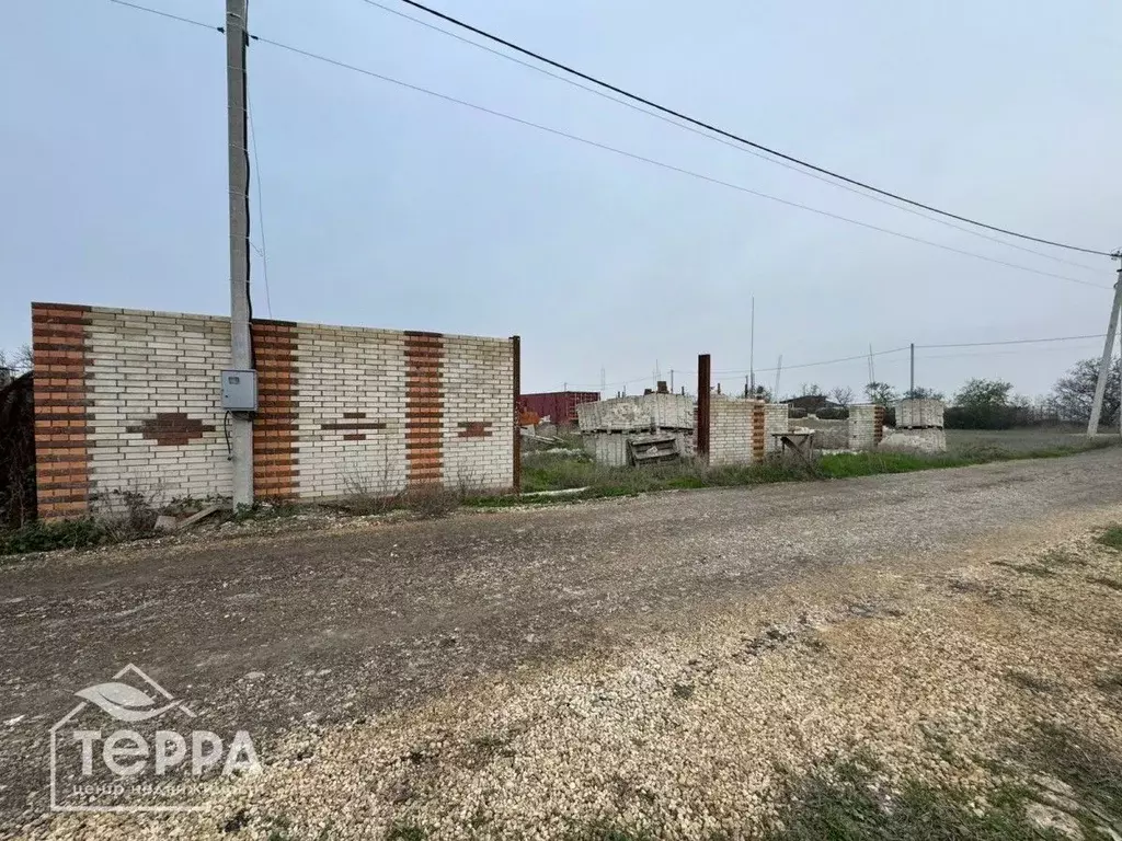 Участок в Крым, Сакский район, с. Уютное ул. Садовая (6.0 сот.) - Фото 1