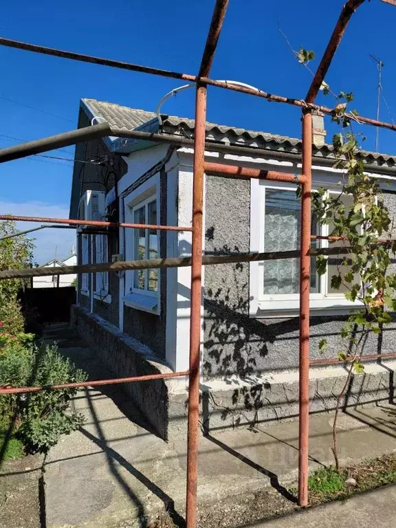 Дом в Крым, Ленинский район, с. Батальное ул. Школьная (85 м) - Фото 2