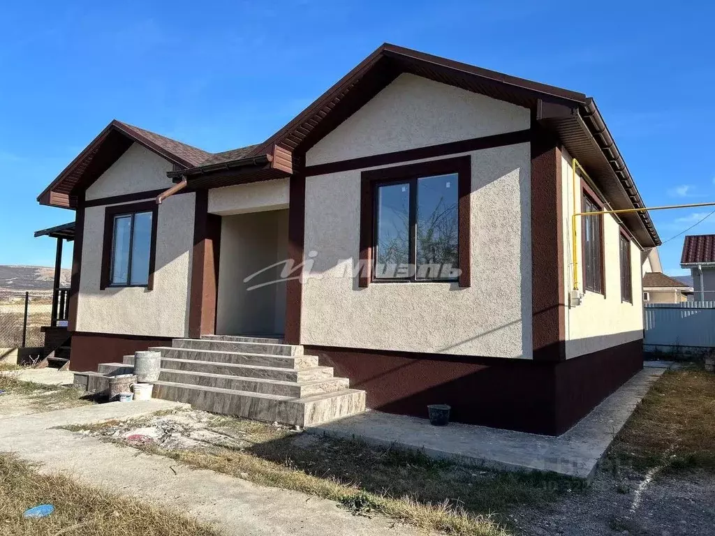 Дом в Крым, Симферопольский район, Добровское с/пос, с. Заречное ул. ... - Фото 1