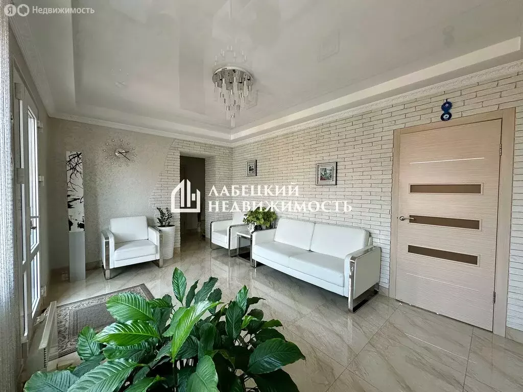 3-комнатная квартира: Владивосток, Главная улица, 30А (142 м) - Фото 1