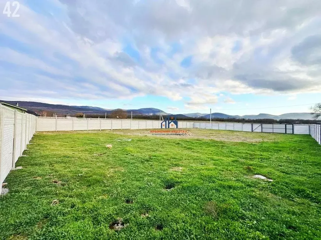 Участок в Севастополь с. Новобобровка, ул. Баденкиной, 66 (10.0 сот.) - Фото 2