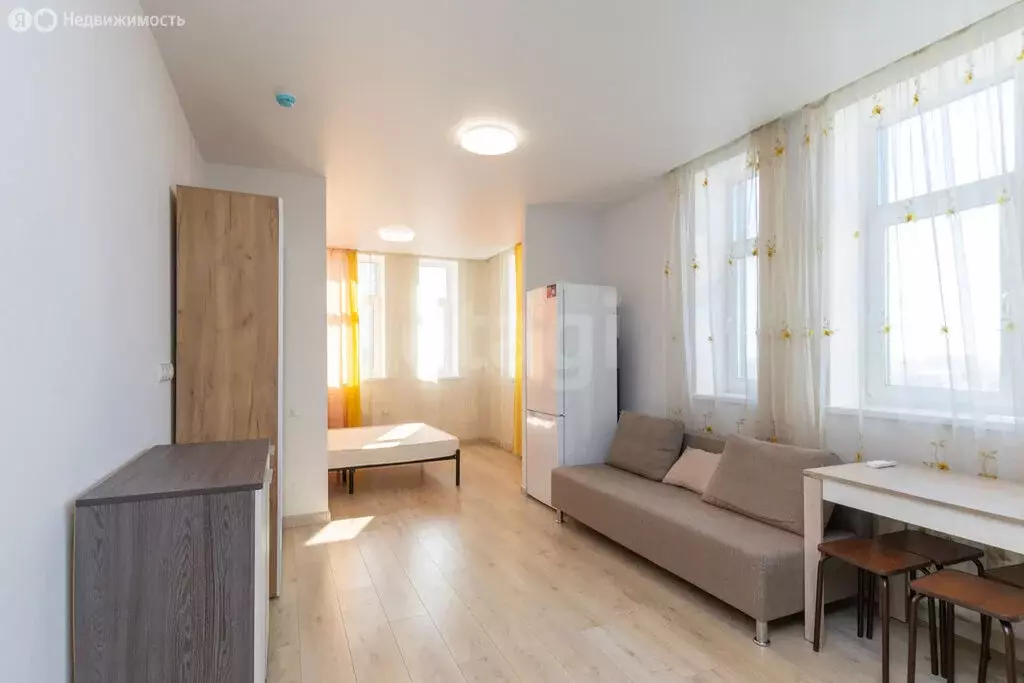 Квартира-студия: Тюмень, улица Тимофея Чаркова, 87 (36.6 м) - Фото 1