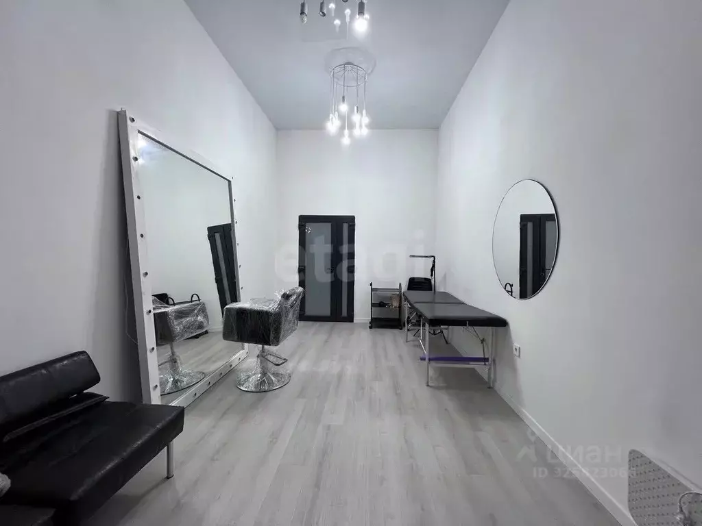 Помещение свободного назначения в Крым, Симферополь ул. Караимская (18 ... - Фото 1