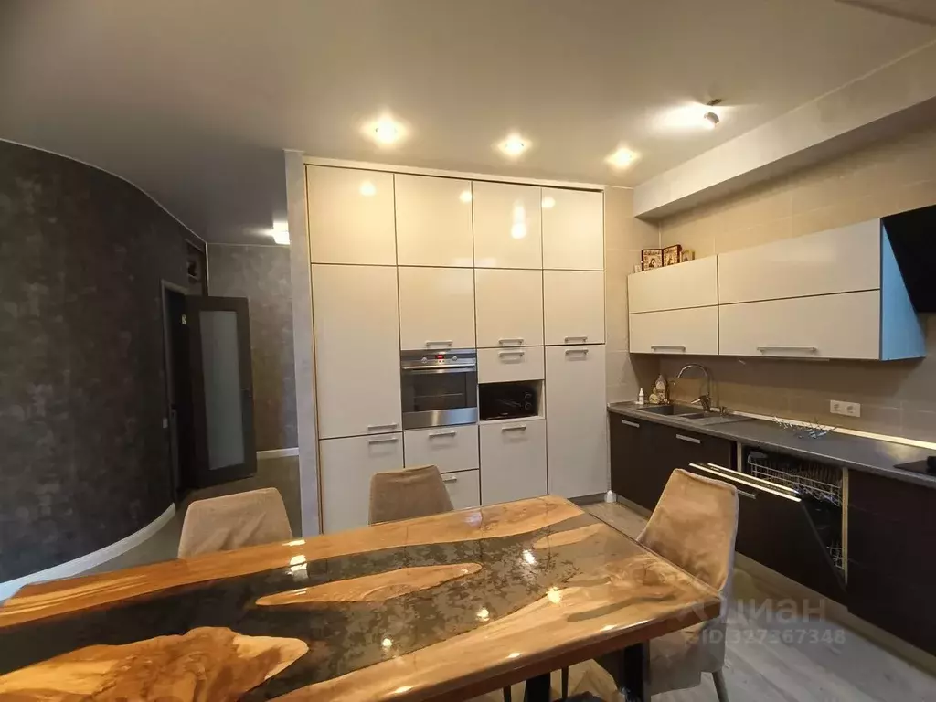 3-к кв. Ульяновская область, Ульяновск ул. Льва Толстого, 81 (80.0 м) - Фото 1