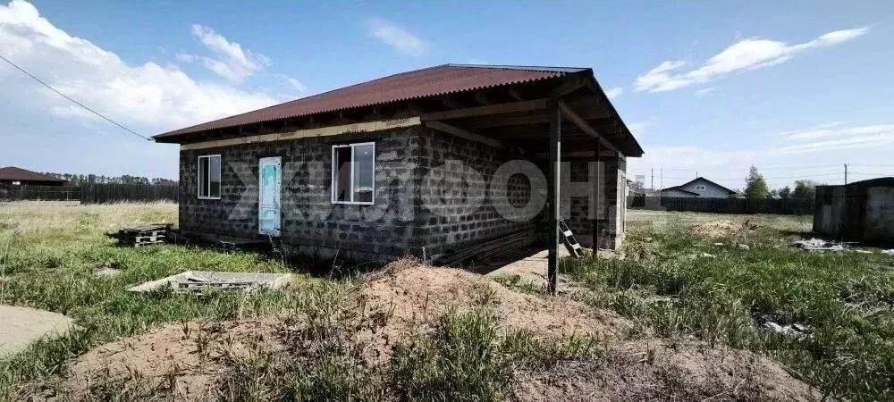 Дом в Хакасия, Усть-Абаканский район, с. Зеленое ул. Малиновая (100 м) - Фото 1