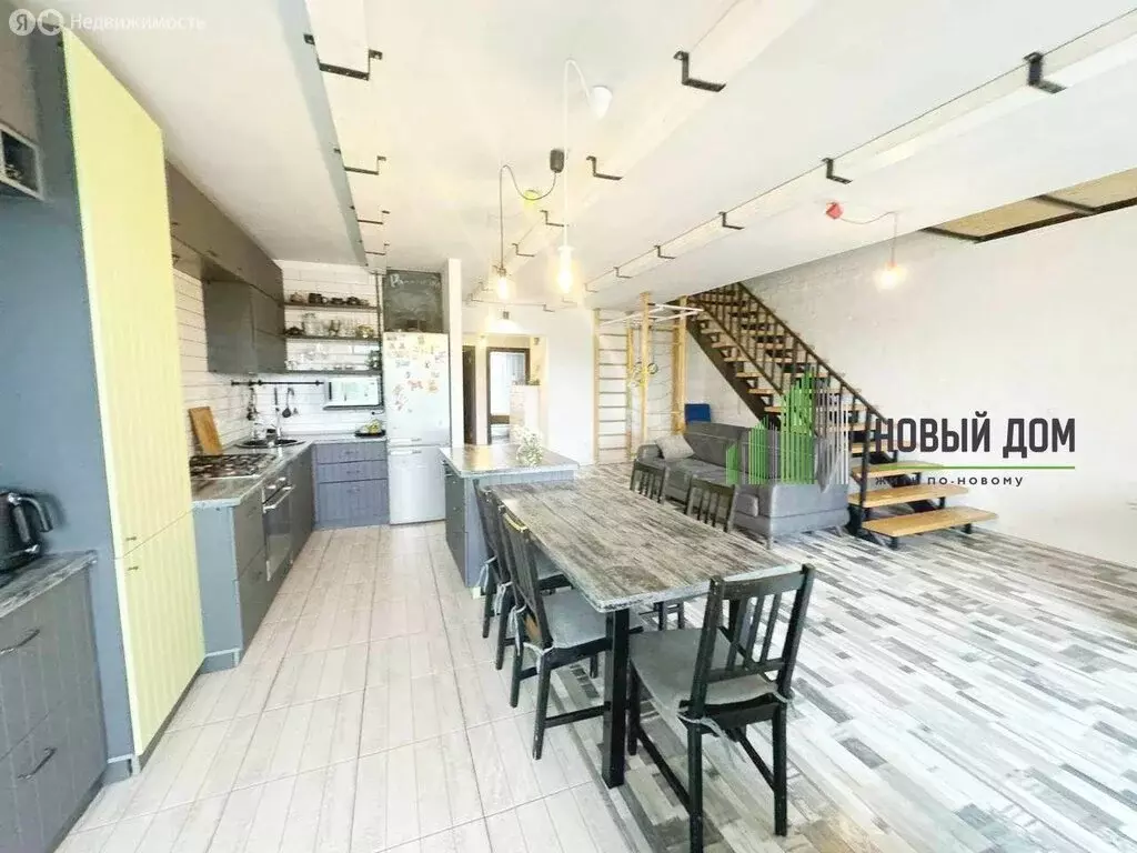 4-комнатная квартира: Великий Новгород, район Торговая сторона, улица ... - Фото 1