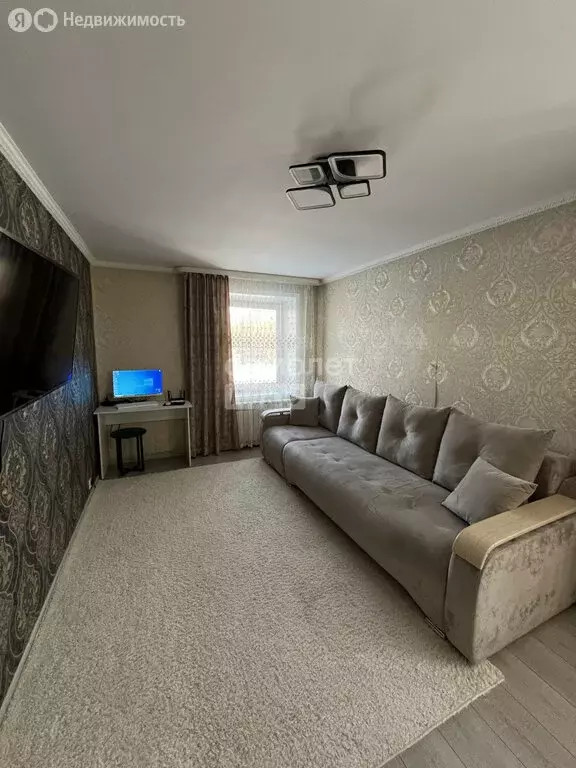 3-комнатная квартира: Бийск, улица Аркадия Гайдара, 43/1 (73.2 м) - Фото 1