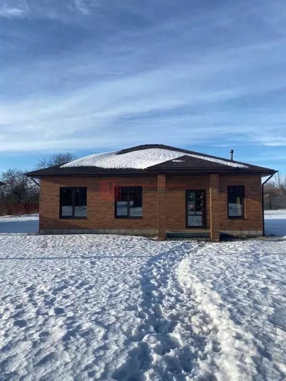 Дом в Белгородская область, Старооскольский городской округ, с. ... - Фото 1