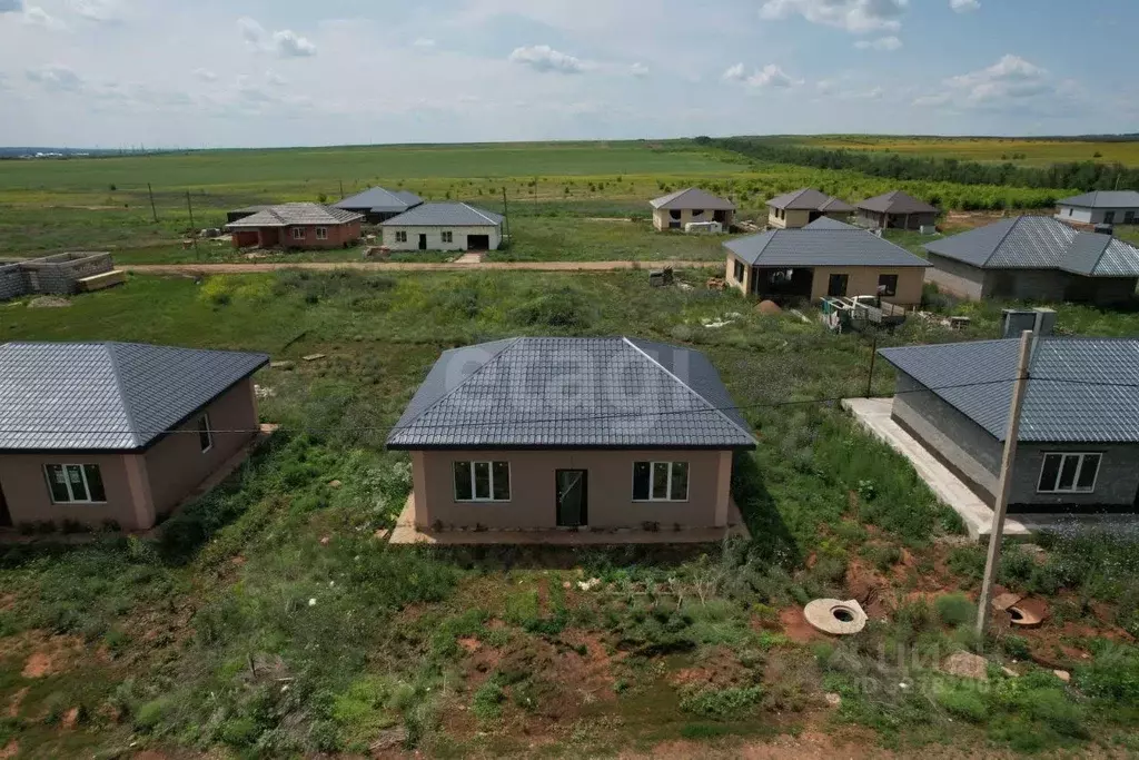 Дом в Оренбургская область, Оренбургский район, пос. Ленина ул. ... - Фото 1