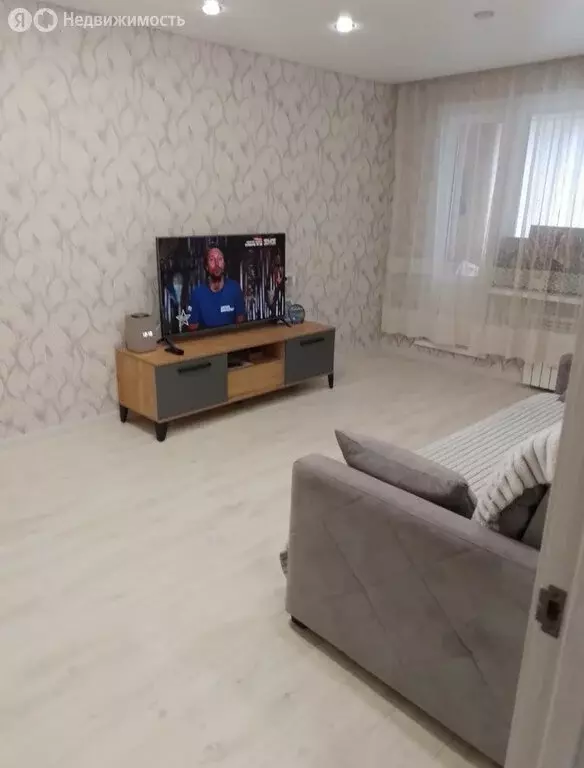 3-комнатная квартира: Набережные Челны, улица Шамиля Усманова, 136/47 ... - Фото 0