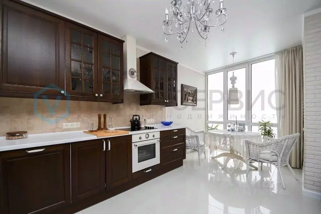 3-к кв. Омская область, Омск просп. Комарова, 15к1 (89.0 м) - Фото 1