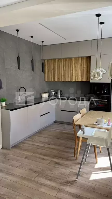 3-к. квартира, 83 м, 3/3 эт. - Фото 0