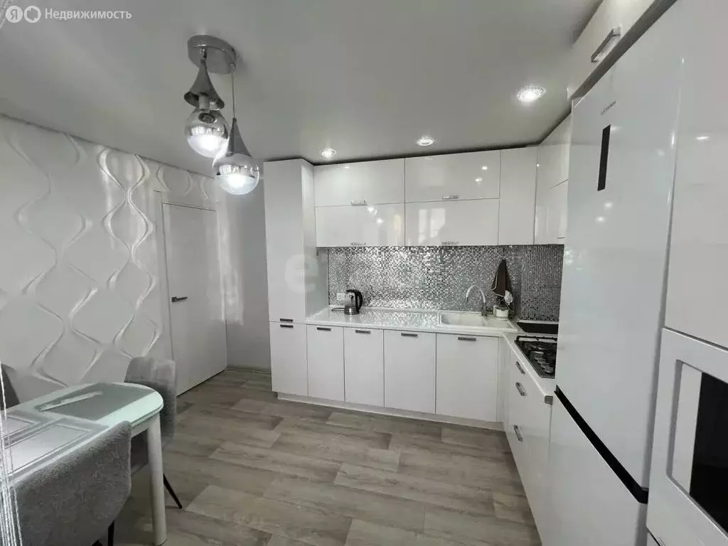 3-комнатная квартира: село Мариинский, микрорайон Лазурный, Лазурная ... - Фото 2