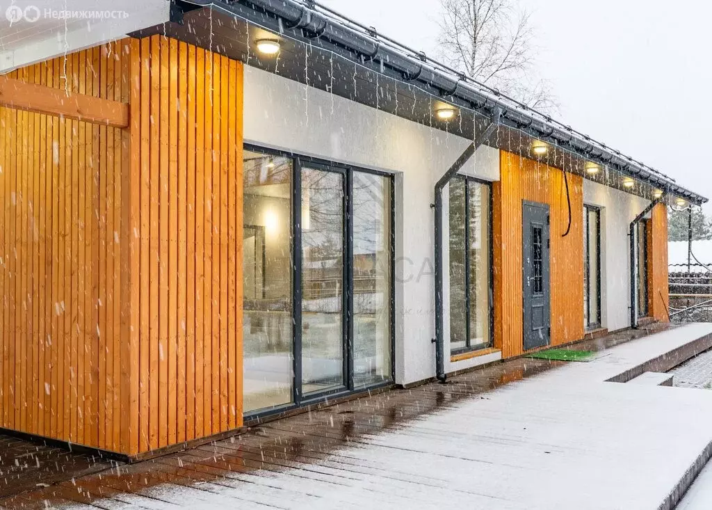 Дом в городской посёлок Ульяновка, улица Карла Маркса, 2 (160 м) - Фото 1