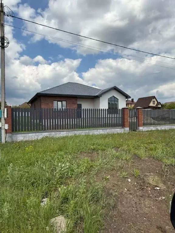 Дом в Белгородская область, Белгородский район, Дубовское с/пос, с. ... - Фото 1