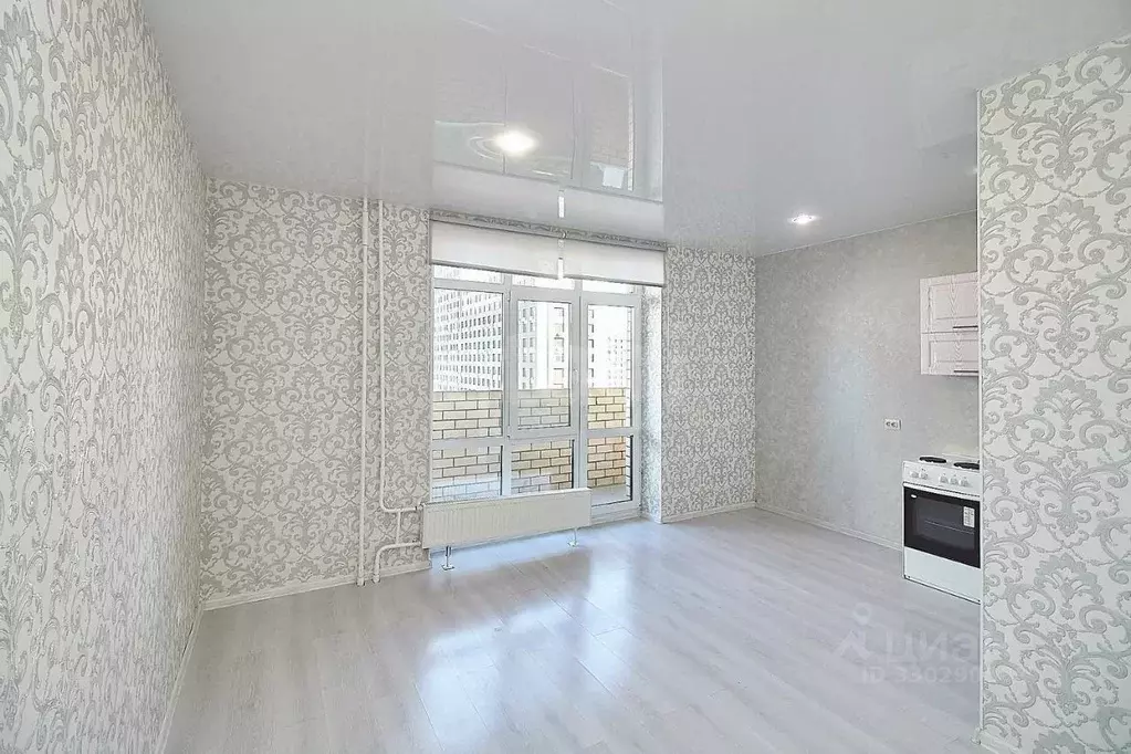 Студия Тюменская область, Тюмень ул. Тимофея Чаркова, 81к1 (28.7 м) - Фото 1