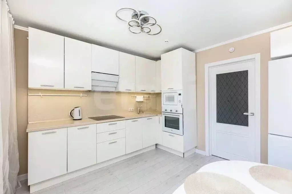 3-к кв. Тюменская область, Тюмень ул. Республики, 204к13 (85.4 м) - Фото 1