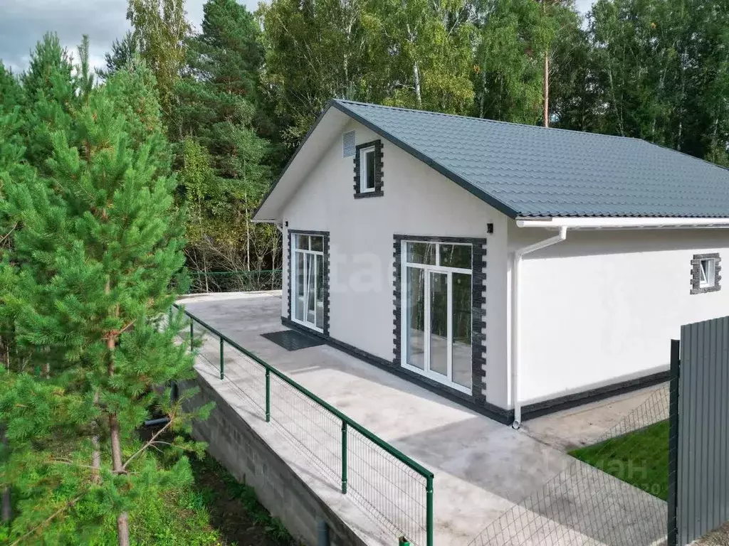 Дом в Красноярский край, Красноярск городской округ, пос. Минино  (80 ... - Фото 1