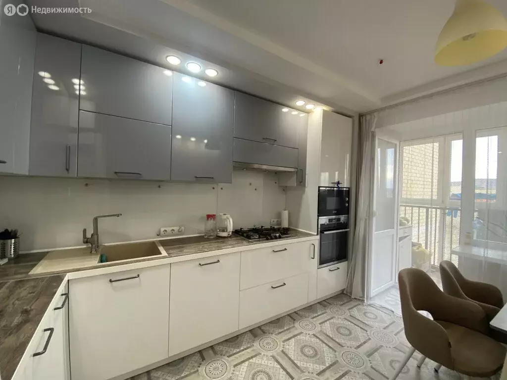 3-комнатная квартира: Октябрьский, 28-й микрорайон, 19 (79.9 м) - Фото 2