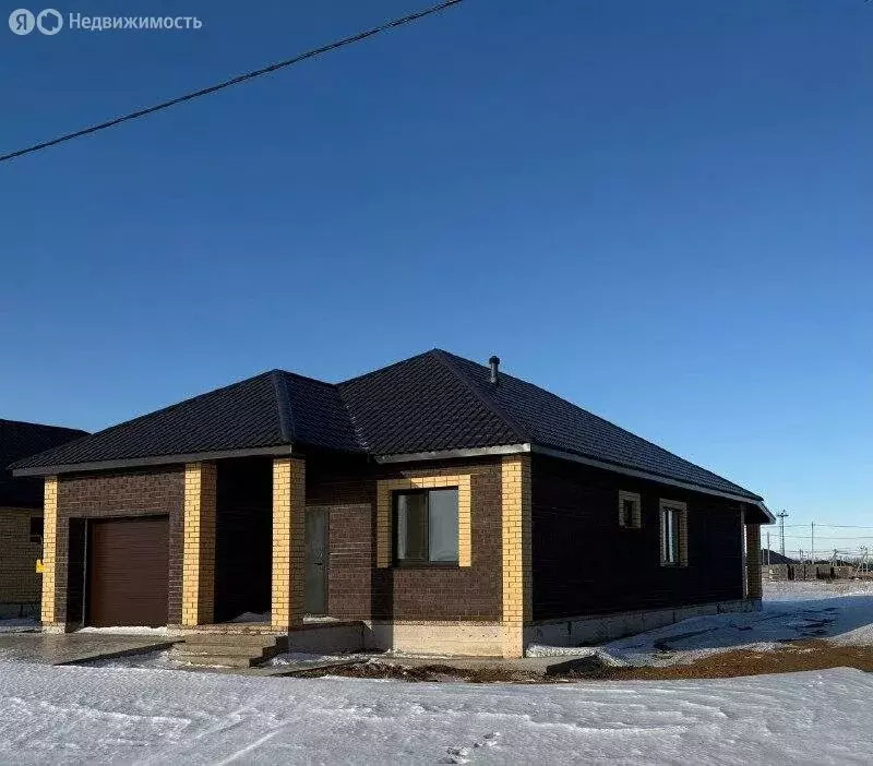 Дом в село Благословенка, Солнечная улица, 63 (150 м) - Фото 1