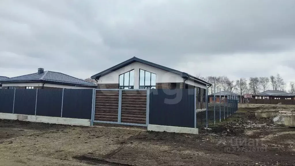 Дом в Ставропольский край, Михайловск Шпаковский район, ул. Александра ... - Фото 1