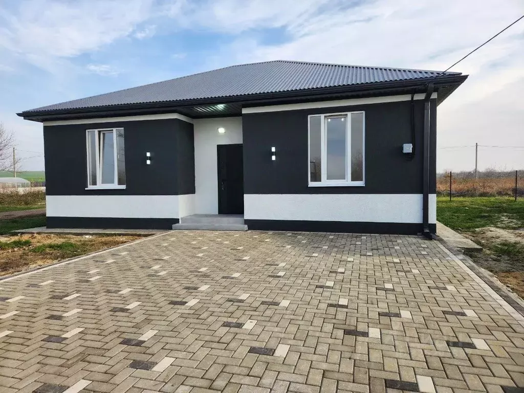 Дом в Краснодарский край, Темрюк Подгорная ул. (100 м) - Фото 1