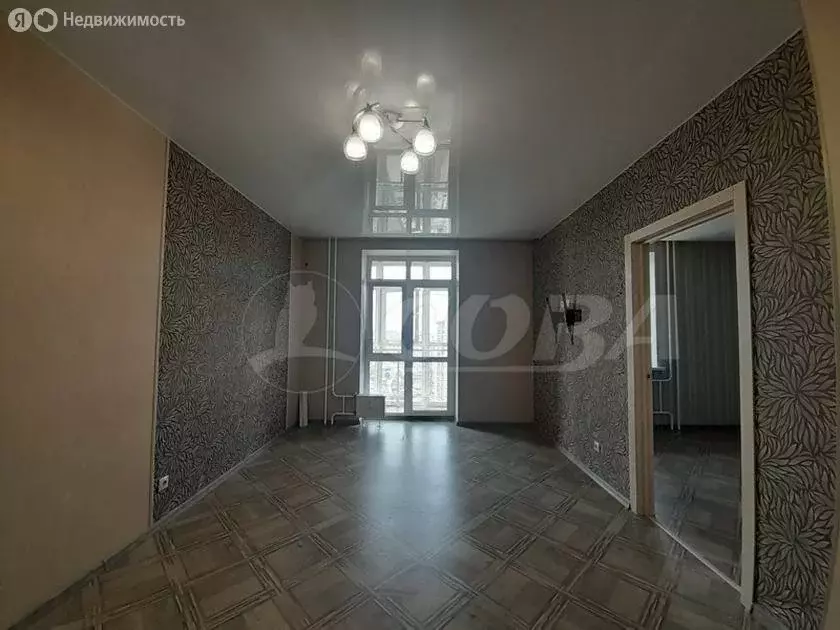1-комнатная квартира: Тюмень, улица Тимофея Чаркова, 79к2 (35.7 м) - Фото 0