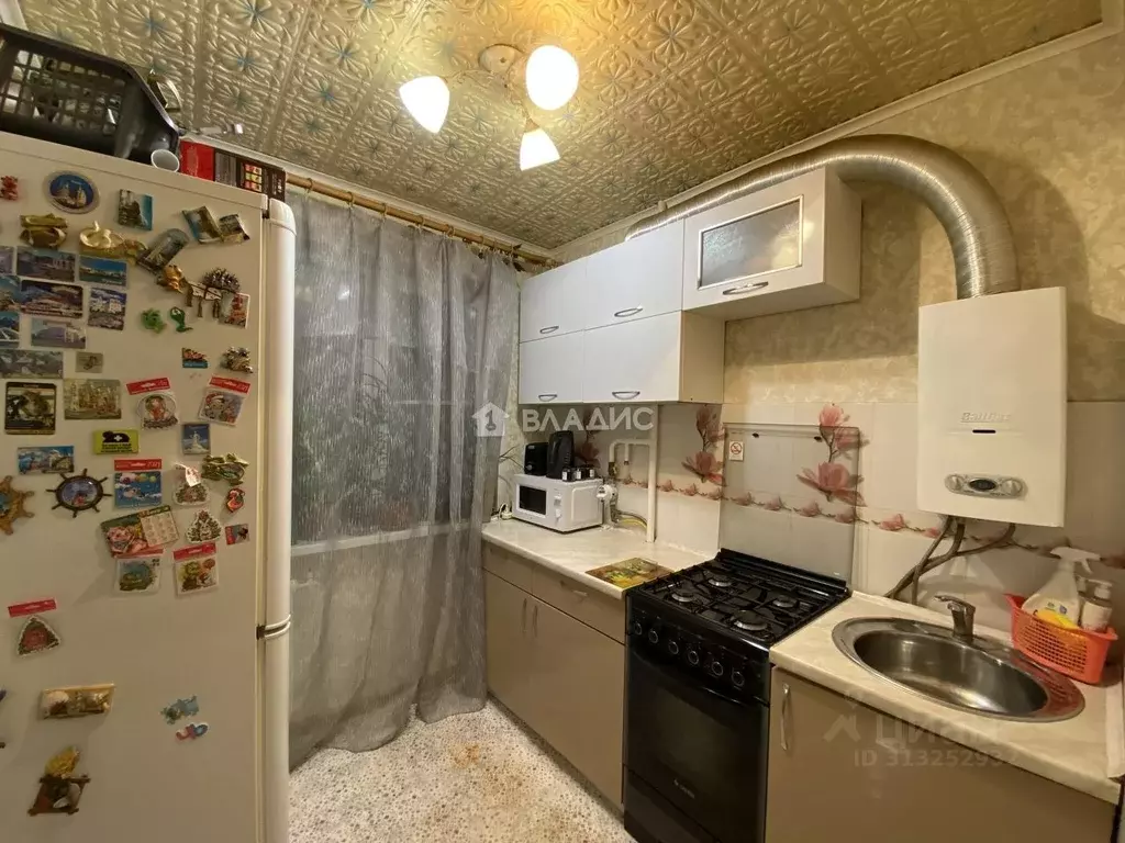 3-к кв. Волгоградская область, Волгоград Жилгородок мкр, ул. Гейне, 13 ... - Фото 0