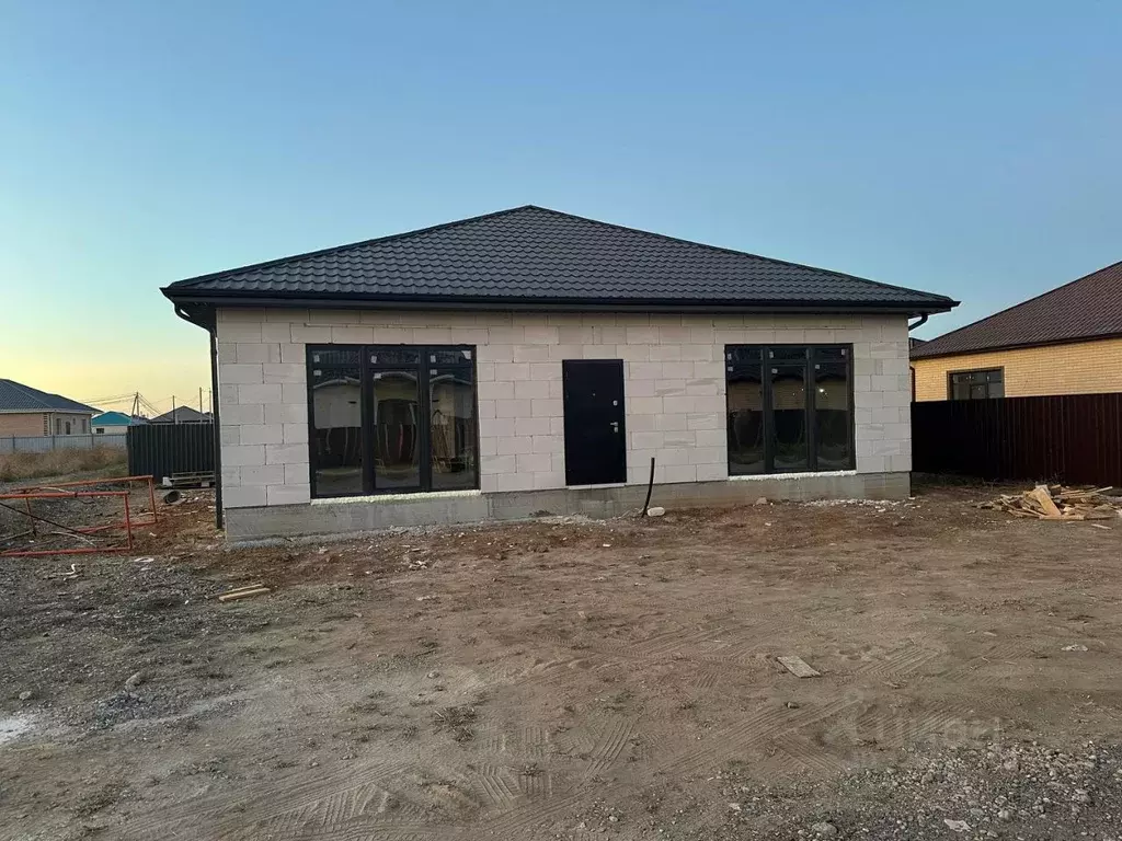 Дом в Астраханская область, Приволжский район, с. Началово ул. ... - Фото 0