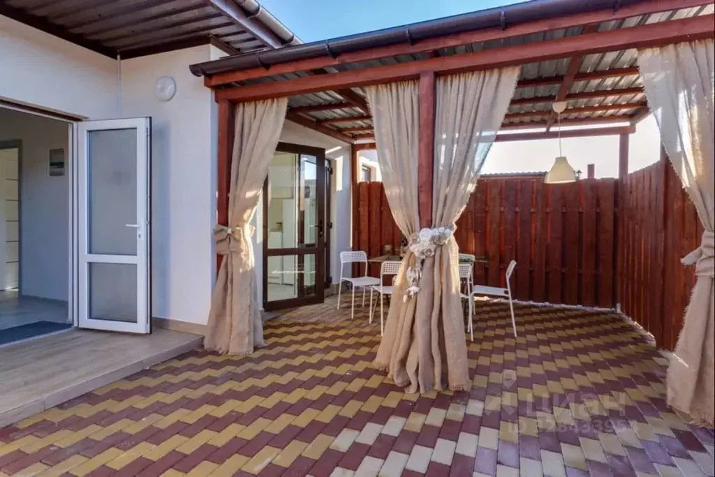 Дом в Крым, Сакский район, Молочненское с/пос, с. Витино ул. ... - Фото 1