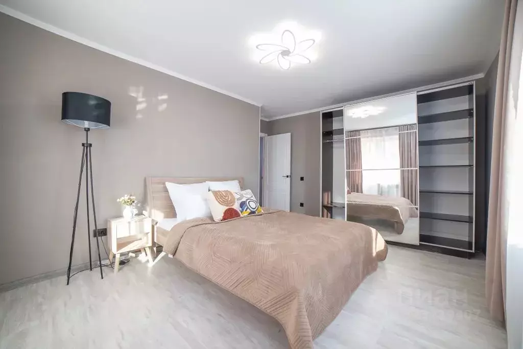 3-к кв. Свердловская область, Екатеринбург ул. Краснолесья, 121 (85.0 ... - Фото 1